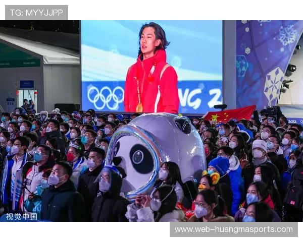 颁奖仪式小观众献花,运动员感动落泪