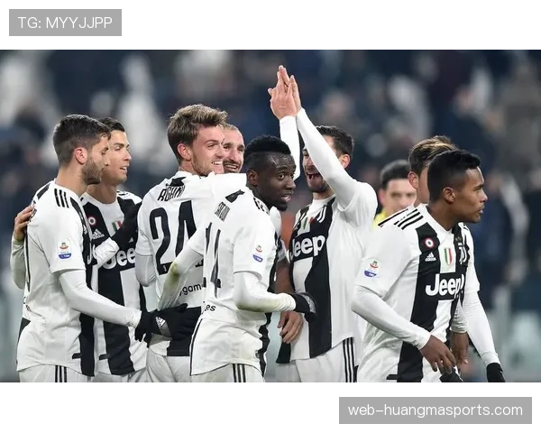 蒙扎对阵萨索洛,镜头捕捉到客队门将多次大脚直接寻找前锋以规避压迫